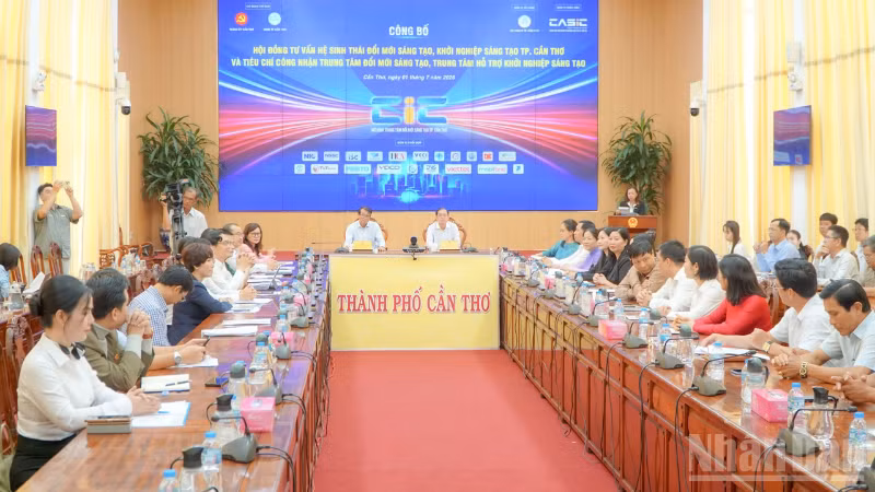 Quang cảnh lễ công bố.