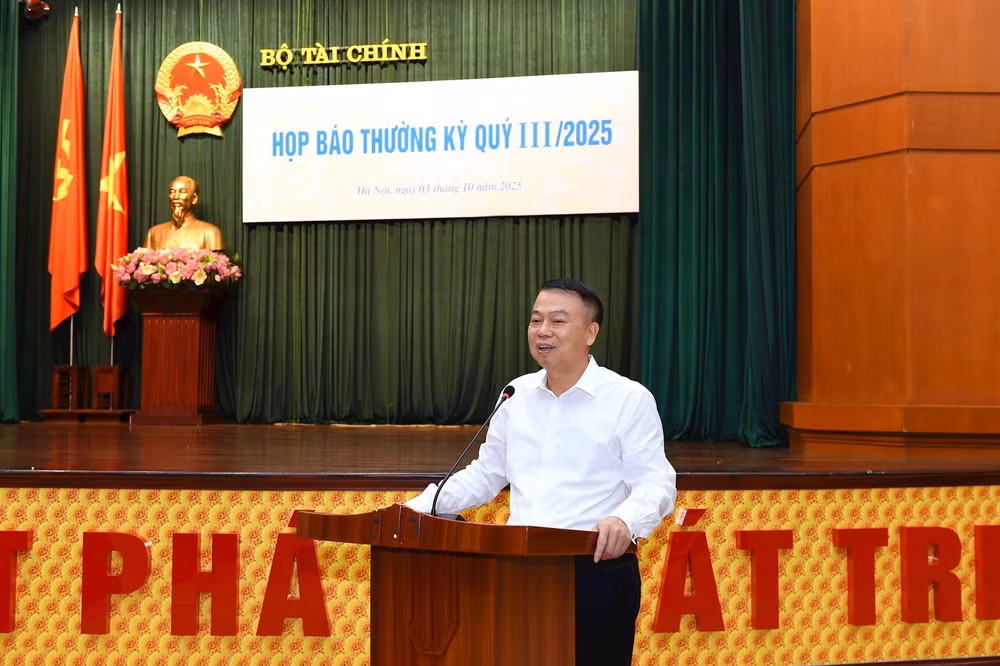 Thứ trưởng Tài chính Nguyễn Đức Chi chủ trì buổi họp báo thường kỳ tháng 10 của Bộ Tài chính.