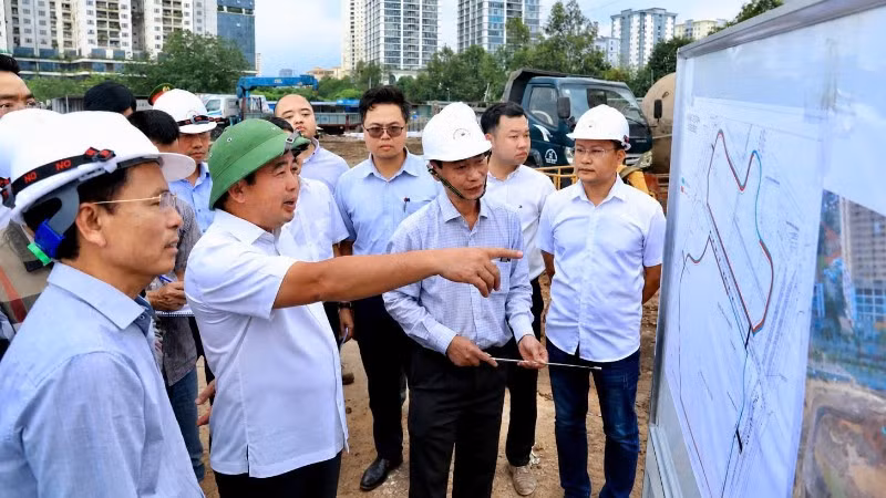 Bí thư Thành ủy Hà Nội Trần Đức Thắng kiểm tra tiến độ dự án hồ đầu mối Mễ Trì (hồ Đồng Bông 2).