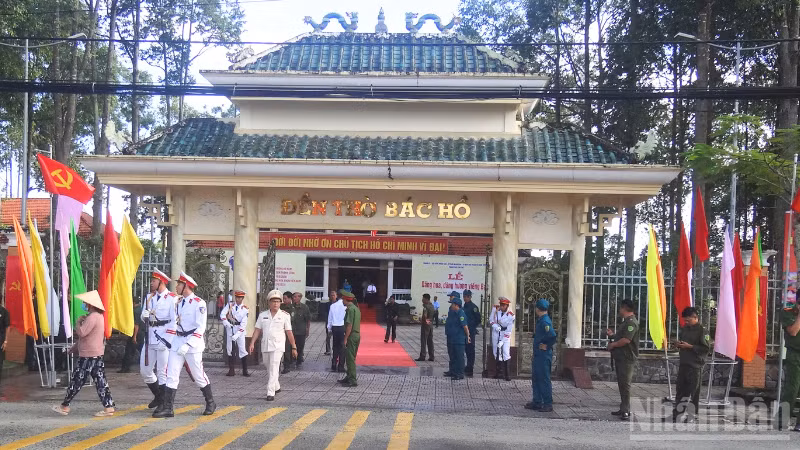 Đền thờ Chủ tịch Hồ Chí Minh tọa lạc tại ấp 3, xã Lương Tâm, thành phố Cần Thơ.