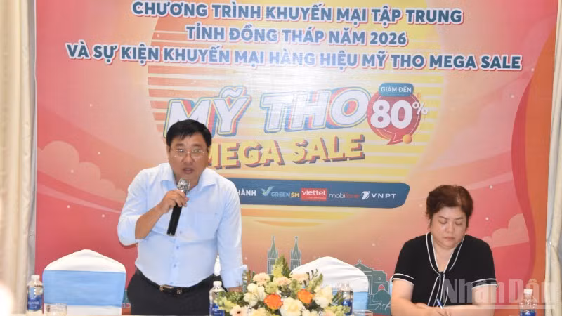 Đồng chí Đặng Văn Tuấn thông tin về chương trình Tháng Khuyến mại tập trung tại tỉnh Đồng Tháp.