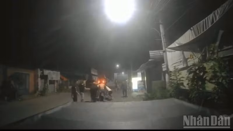 Hình ảnh do camera hành trình trên xe ô-tô ghi lại.