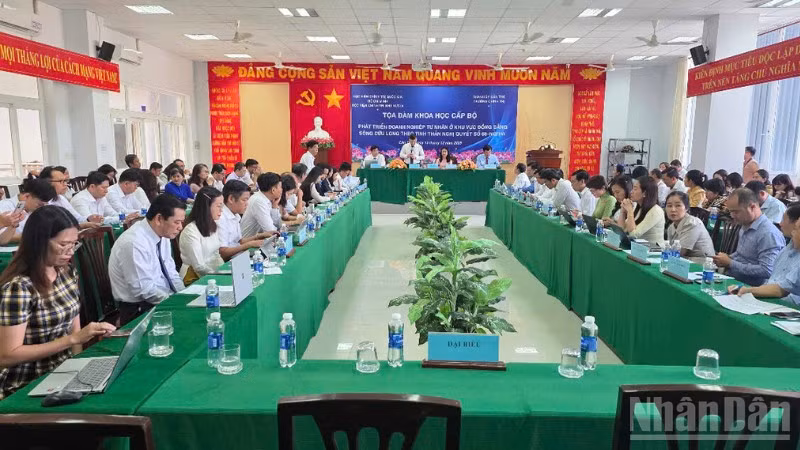 Quang cảnh tọa đàm.