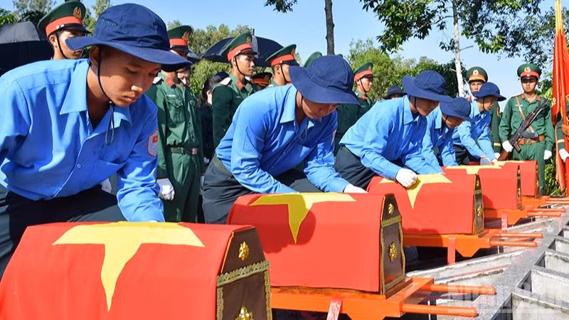 Đội K91 tìm kiếm, quy tập hài cốt liệt sĩ hy tại Campuchia. (Ảnh CHÍ PHÚC)