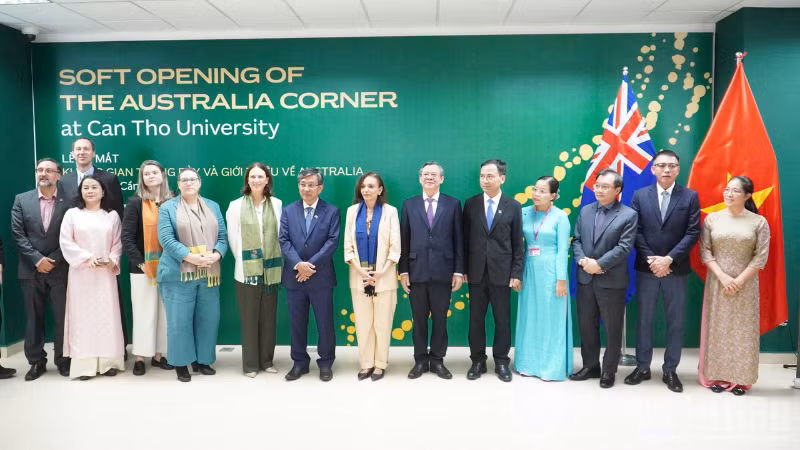 Nghi thức lễ ra mắt không gian trưng bày và giới thiệu về Australia tại Đại học Cần Thơ.