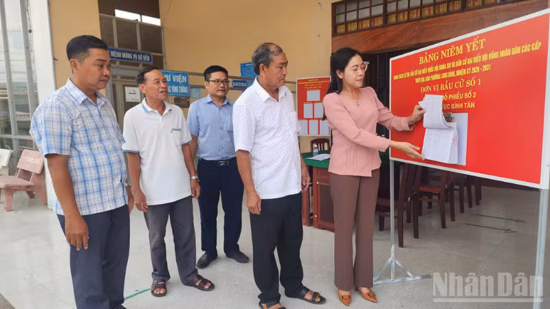 Khu vực Bình Tân, phường Long Bình, thành phố Cần Thơ có 2.332 cử tri, đến nay đã hoàn tất việc niêm yết danh sách.