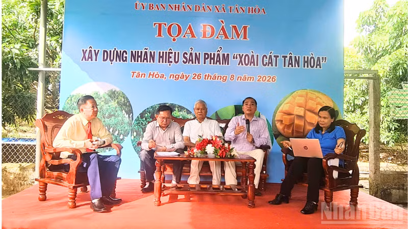 Các diễn giả tham gia buổi ọa đàm. (Ảnh: VĂN ÚT)