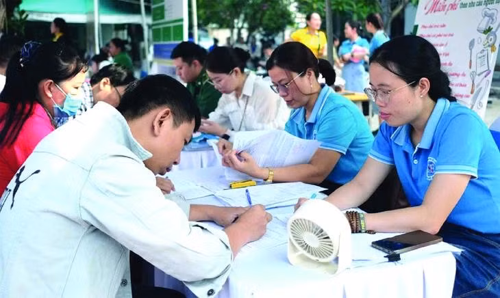 Người lao động được tư vấn, giới thiệu việc làm hoàn toàn miễn phí với nhiều cơ hội tuyển dụng tại ngày hội.