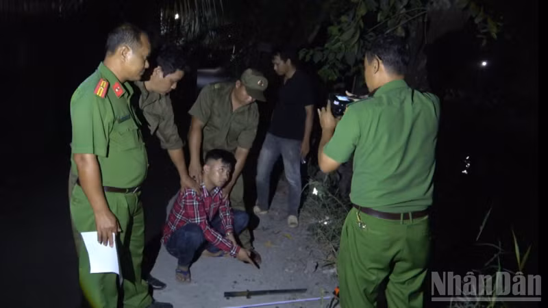 Một trong những đối tượng đã bị bắt giữ sau khi gây án.