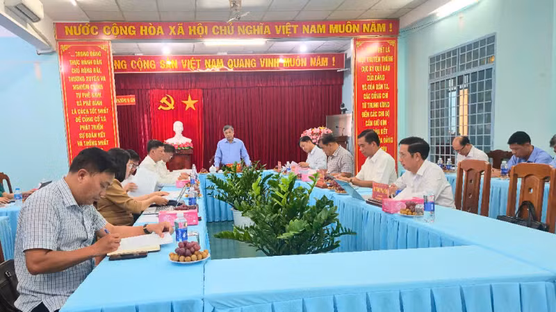 Quang cảnh buổi làm việc. (Ảnh: VĂN ÚT)