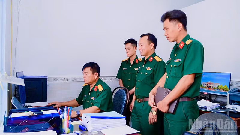 Quân khu 9 kiểm tra công tác phát triển khoa học, công nghệ đổi mới sáng tạo và chuyển đổi số tại Cục Hậu cần-Kỹ thuật Quân khu.