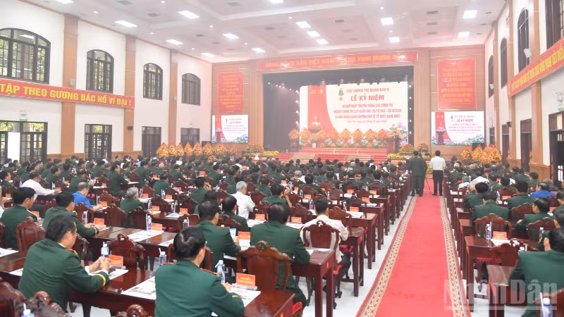 Quang cảnh lễ kỷ niệm. (Ảnh: HỮU TÀI)