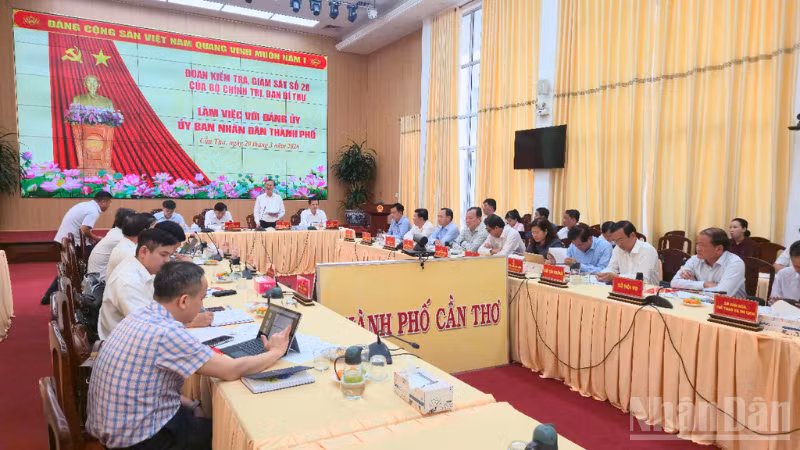 Quang cảnh buổi làm việc.