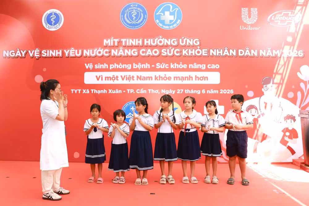 hoat-dong-giao-duc-ve-sinh-tay-thuc-tien-danh-cho-hoc-sinh-tai-xa-thanh-xuan-tpcan-tho.jpg