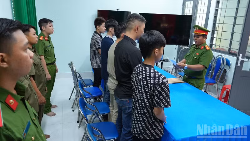 ndo_br_co-quan-canh-sat-dieu-tra-cong-an-tinh-tong-dat-quyet-dinh-khoi-to-va-ra-lenh-cam-di-khoi-noi-cu-tru-voi-05-bi-can-anh-trong-tin-8788.jpg