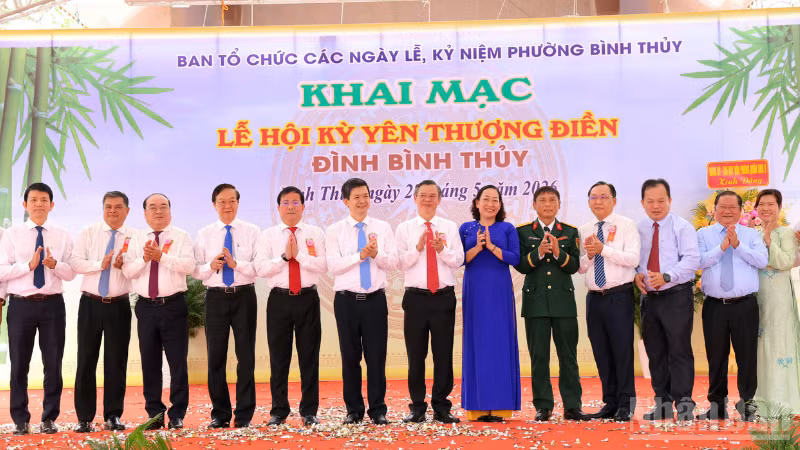 Nghi thức khai mạc Lễ hội Kỳ yên Thượng Điền Đình Bình Thủy, thành phố Cần Thơ.