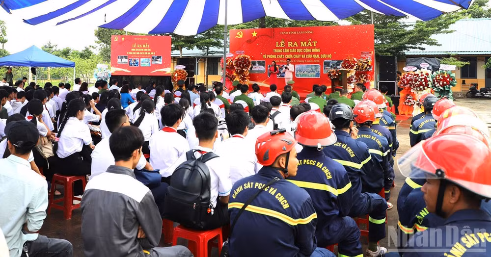 Toàn cảnh Lễ ra mắt Trung tâm Giáo dục cộng đồng về phòng cháy, chữa cháy và cứu nạn, cứu hộ tại phường Bắc Gia Nghĩa, tỉnh Lâm Đồng.