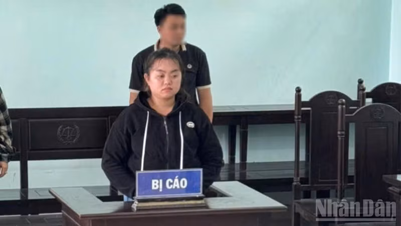 Bị cáo Nguyễn Thị Huỳnh Tuyền tại tòa.