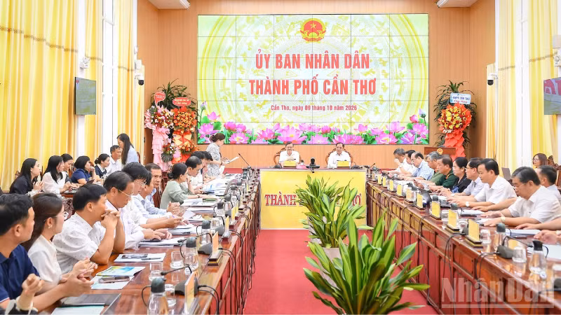 Quang cảnh cuộc họp. (Ảnh: VĂN ÚT)