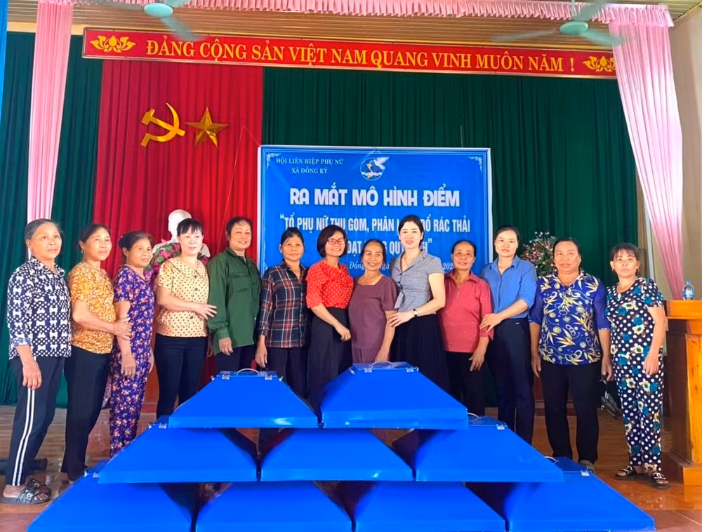 Huyện Yên Thế nỗ lực, xây dựng các mô hình điểm Tổ phụ nữ thu gom, phân loại, đổ rác thải sinh hoạt đúng quy định. (Nguồn: Hội Liên hiệp phụ nữ huyện Yên Thế)