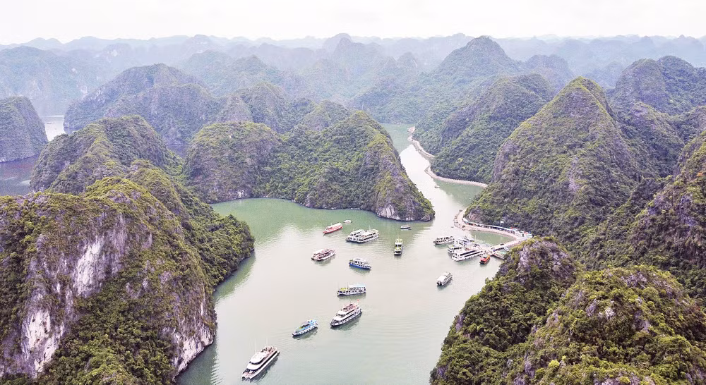 Bến thuyền đầu con đường vào làng Việt Hải.