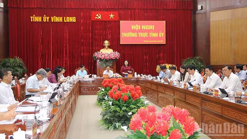 Tỉnh ủy Vĩnh Long làm việc với Đảng ủy Ủy ban nhân dân tỉnh về đẩy nhanh tiến độ đầu tư công.