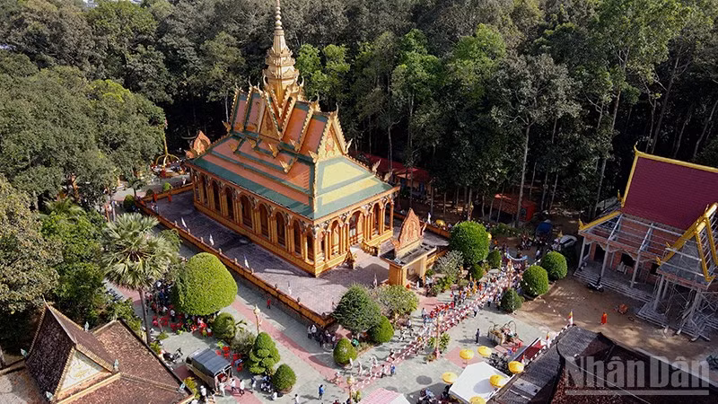 Chùa Khmer nơi sinh hoạt tôn giáo, lễ hội cổ truyền của đồng bào Khmer tỉnh Vĩnh Long. (Ảnh: MINH KHỞI)