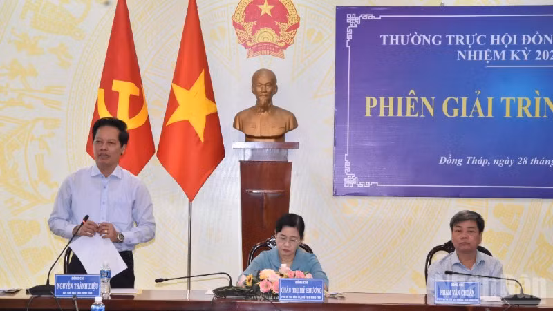 Lãnh đạo Ủy ban nhân dân tỉnh Đồng Tháp giải trình về việc thiếu giáo viên trên địa bàn.