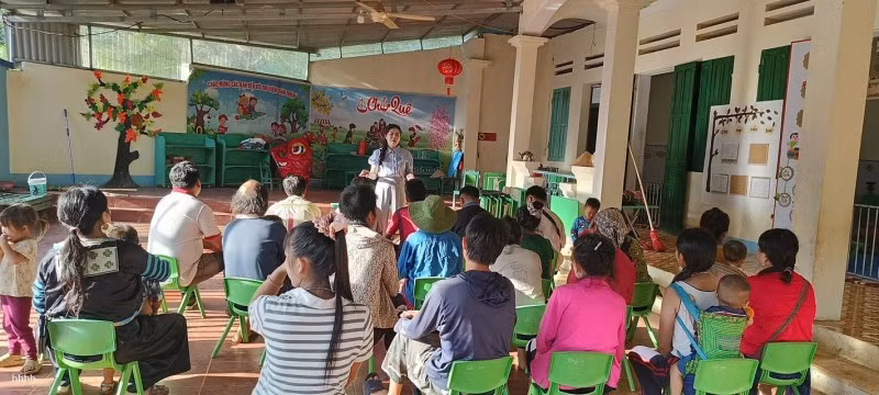 quang-canh-buoi-noi-chuyen-va-cung-cap-thong-tin-ve-tro-giup-phap-ly.jpg