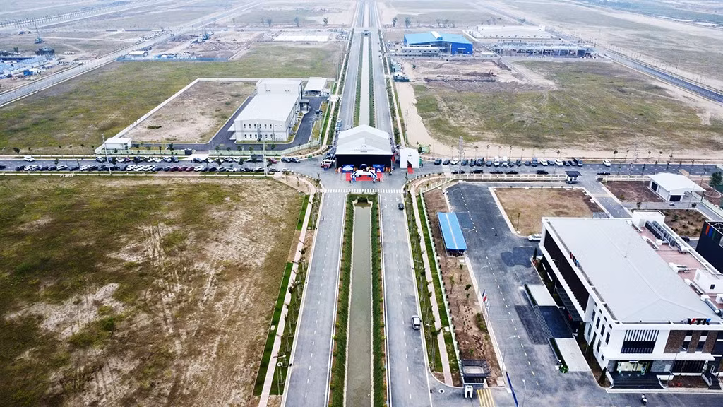 ha-tang-kcn-sach-duoc-dau-tu-dong-bo-hien-dai-san-sang-tiep-nhan-cac-nha-dau-tu-vao-dia-ban.jpg