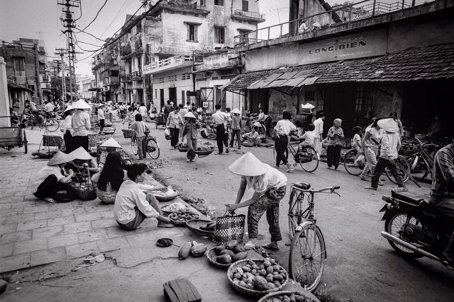 08-andy-soloman-street-market-36x24-web.jpg