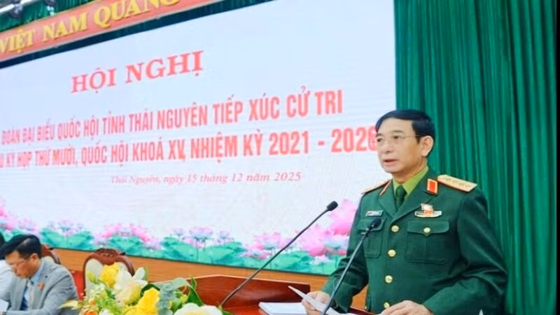 Đại tướng Phan Văn Giang phát biểu ý kiến tại buổi tiếp xúc cử tri.