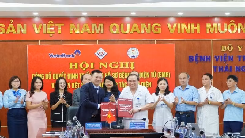 Bệnh viện Trung ương Thái Nguyên công bố thực hiện hồ sơ bệnh án điện tử.