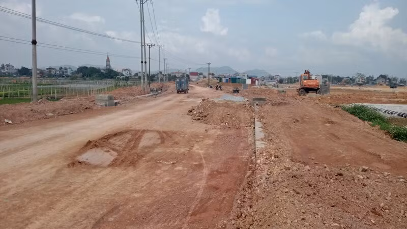Công ty cổ phần Đầu tư phát triển Yên Bình san lấp mặt bằng diện tích đất được giao đợt 1 Khu công nghiệp Yên Bình II.