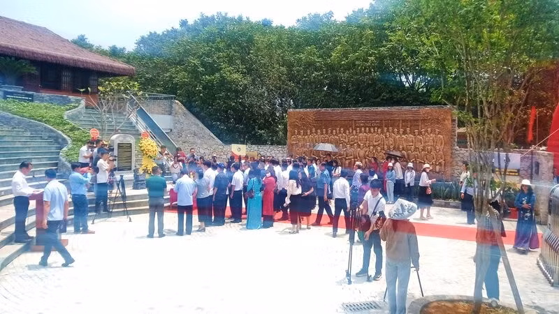 huynh-thuc-khang.jpg