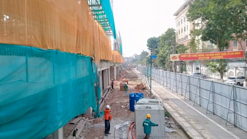 Nhà thầu xây dựng Quảng trường, phố đi bộ trung tâm tỉnh Thái Nguyên, có nhiều giải pháp chống nắng nóng cho công nhân.