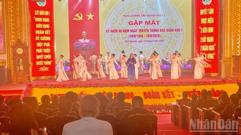 Buổi gặp mặt mang lại nhiều niềm vui, cảm hứng cho c&aacute;c đại biểu. (Ảnh: THẾ B&Igrave;NH)
