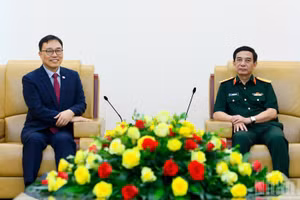 Đại tướng Phan Văn Giang và Đại sứ Choi Young Sam tại buổi tiếp.
