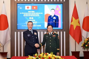 Đại tướng Nguyễn Tân Cương và Đại tướng Uchikura Hiroaki.