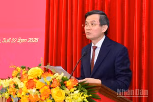 Đồng chí Đoàn Minh Huấn, Ủy viên Bộ Chính trị, Giám đốc Học viện Chính trị quốc gia Hồ Chí Minh phát biểu tại buổi tiếp. (Ảnh: PHẠM CƯỜNG)