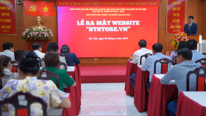 Quang cảnh lễ ra mắt website ST Store tại Nhà xuất bản Chính trị quốc gia Sự thật. 