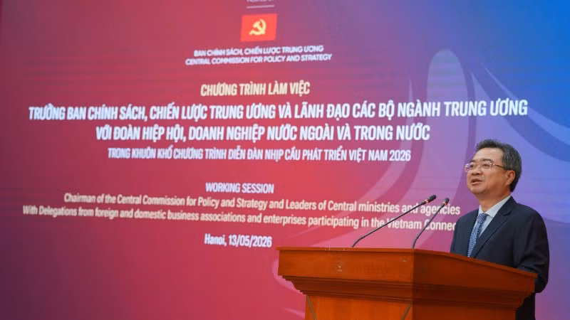 Đồng chí Nguyễn Thanh Nghị, Ủy viên Bộ Chính trị, Bí thư Trung ương Đảng, Trưởng ban Chính sách, chiến lược Trung ương phát biểu khai mạc chương trình. (Ảnh: HẢI ĐĂNG)