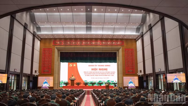 Quang cảnh hội nghị của Quân ủy Trung ương tổng kết 10 năm thực hiện Chỉ thị số 05-CT/TW. 