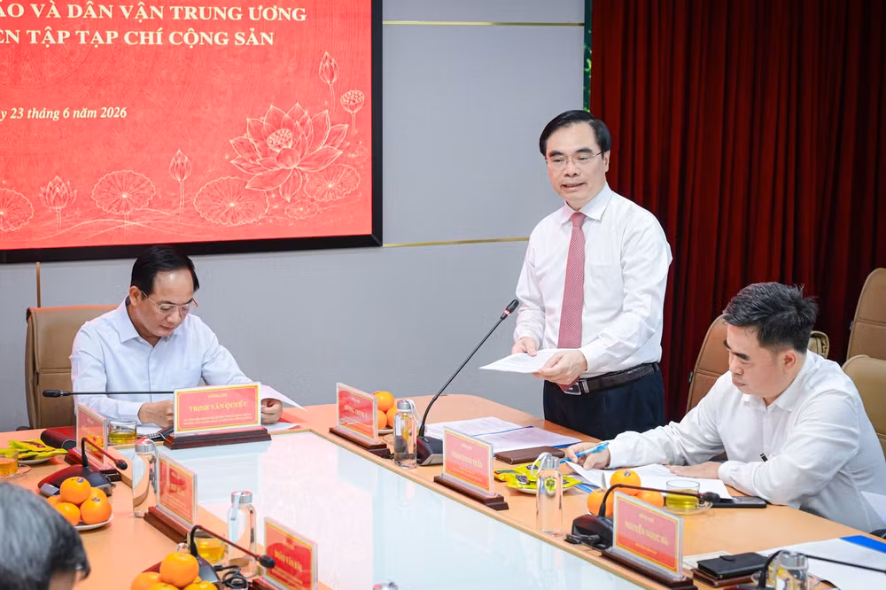 Đồng chí Dương Trung Ý phát biểu tại buổi làm việc. (Ảnh: BẢO LONG)