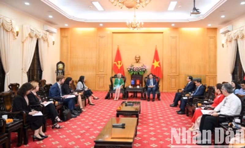 Quang cảnh buổi tiếp và làm việc giữa Học viện Chính trị quốc gia Hồ Chí Minh và Đại sứ Australia tại Việt Nam. (Ảnh: THẾ ĐẠI)