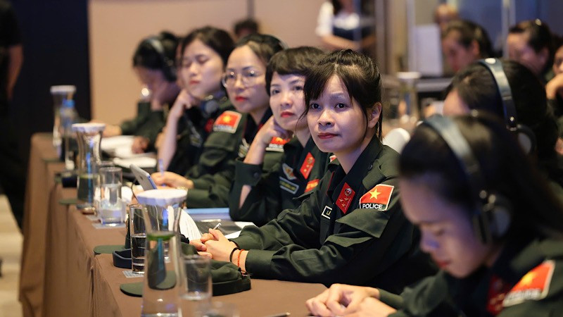 Các nữ sĩ quan công an Việt Nam tham dự tại Diễn đàn. nu-si-quan.jpg