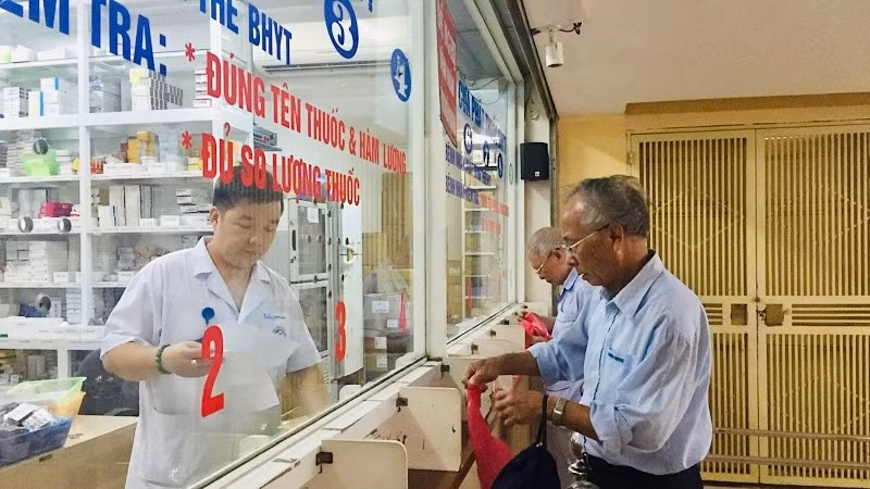 Cơ quan Bảo hiểm xã hội rà soát việc cấp thuốc ngoại trú trên 30 ngày, nhằm bảo đảm quyền lợi người tham gia bảo hiểm y tế.