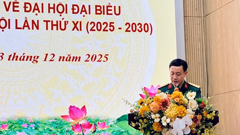Đại tá Nguyễn Văn Đề thông tin về Đại hội Đại biểu công đoàn Quân đội lần thứ XI tại cuộc gặp mặt báo chí.