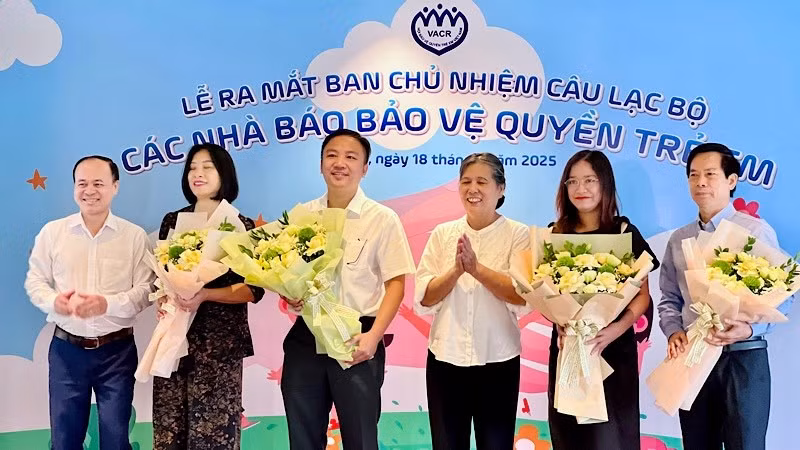Ra mắt Ban chủ nhiệm Câu lạc bộ "Các nhà báo bảo vệ quyền trẻ em".