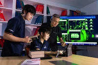 Hướng dẫn sinh viên Đại học Phenikaa "thực chiến" chống lại các cuộc tấn công trên không gian mạng. Ảnh: Ngọc Thơm